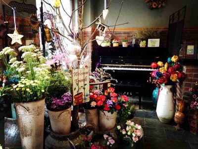 在学校附近的商圈开花店的疑问?